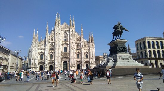 piazza-duomo-a-milan